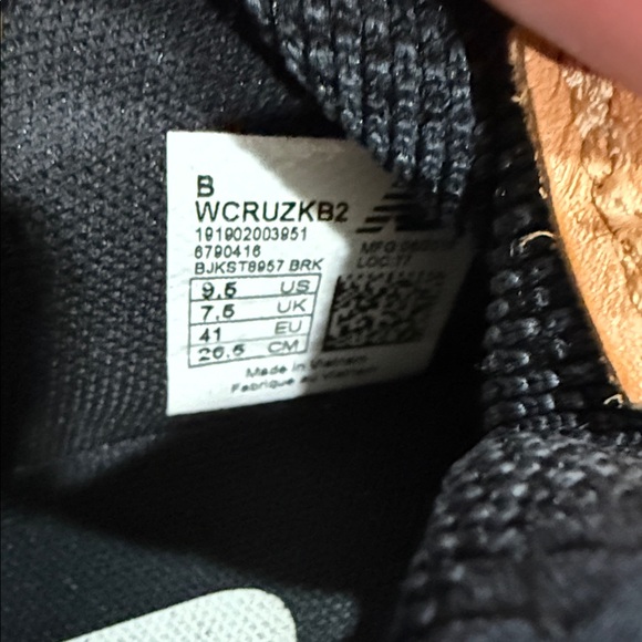 New Balance Fresh Foam Cruz V2 Shoes 9.5 Black White Knit Running Sneakers - Picture 9 of 10